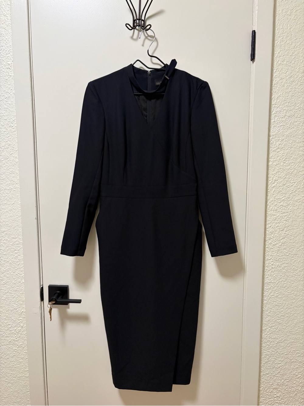 BGL Black Long-Sleeve V-Neck Sheath Dress